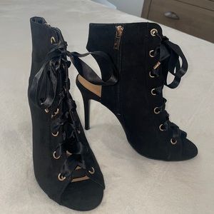 NWOT Black Lace Up Stiletto high Heels 👠